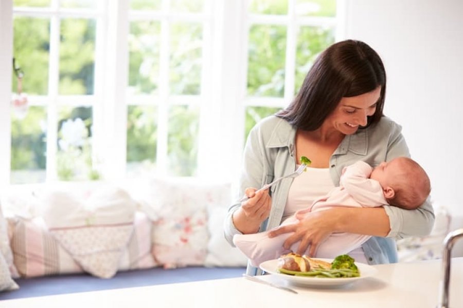 ¿Hay alimentos que favorezcan la producción de leche materna?